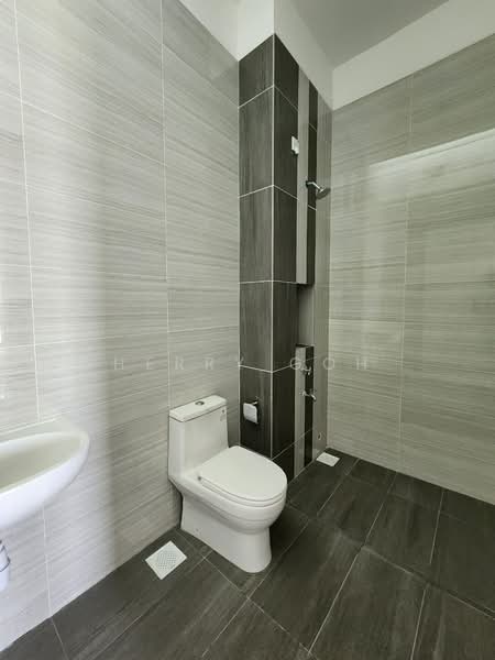 Semi-Detached House for Sale in Bandar Putra (Kulai) - Herry Goh - Bathroom - PropertyGuru.com.my