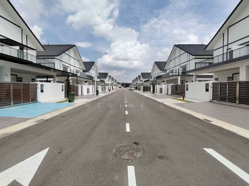 Rumah Berkembar untuk Dijual di Taman Ekoflora (Johor Bahru) - Katherine Low - Exterior - PropertyGuru.com.my