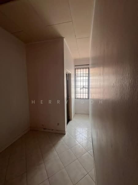 Rumah Teres 2 Tingkat untuk Dijual di Taman Sri Pulai Perdana - Herry Goh - Corridor - PropertyGuru.com.my