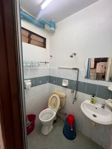 Rumah Teres 2 Tingkat untuk Dijual di Taman Sri Pulai Perdana - Herry Goh - Bathroom - PropertyGuru.com.my