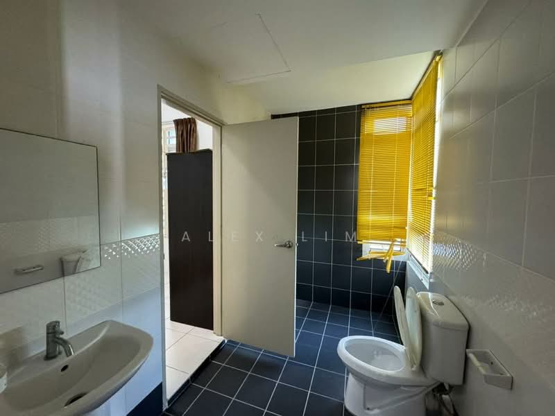 Kondominium untuk Disewa di 10 Island Resort - Alex Lim - Bathroom - PropertyGuru.com.my