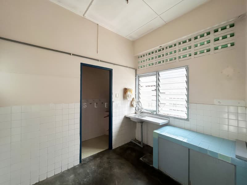 Flat for Sale at Taman Pelangi - Presley Chong - Kitchen - PropertyGuru.com.my