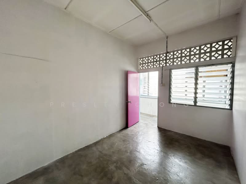 Flat for Sale at Taman Pelangi - Presley Chong - Bedroom 2 - PropertyGuru.com.my