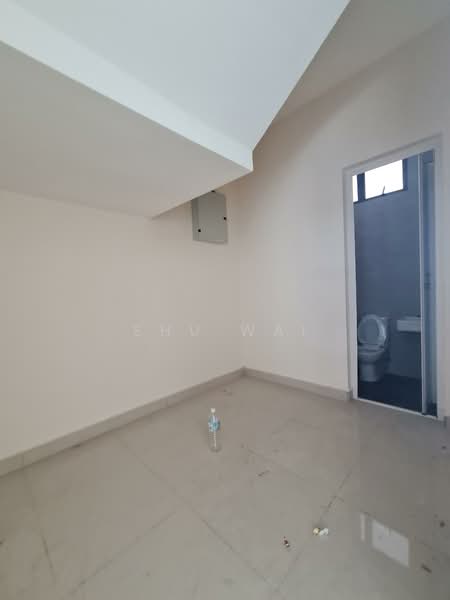 3-storey Terraced House for Sale in Bandar Puteri Puchong (Puchong) - Shu Wai - Bathroom - PropertyGuru.com.my