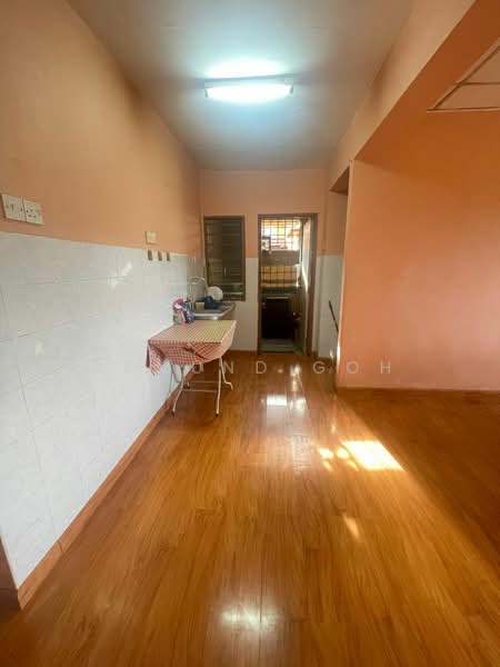 Pangsapuri untuk Dijual di Putra Permai Block A - Edmund Goh - Kitchen - PropertyGuru.com.my