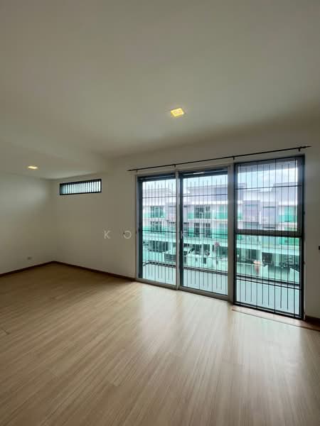 3-storey Terraced House for Sale in Puchong (Selangor) - Kok KH - Living Room - PropertyGuru.com.my