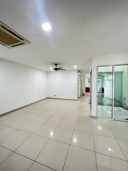 3-storey Terraced House for Sale in Puchong (Selangor) - Kok KH - Living Room - PropertyGuru.com.my