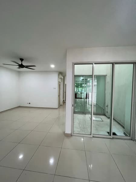 3-storey Terraced House for Sale in Puchong (Selangor) - Kok KH - Living Room - PropertyGuru.com.my