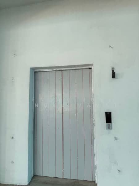 Commercial Semi-D for Sale in Seri Kembangan (Selangor) - Tengku June Tengku Mamat - Corridor - PropertyGuru.com.my