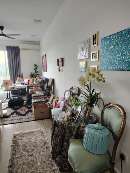 Kondominium untuk Dijual di Hijauan Saujana - Zubaidah Kadir - Living Room - PropertyGuru.com.my