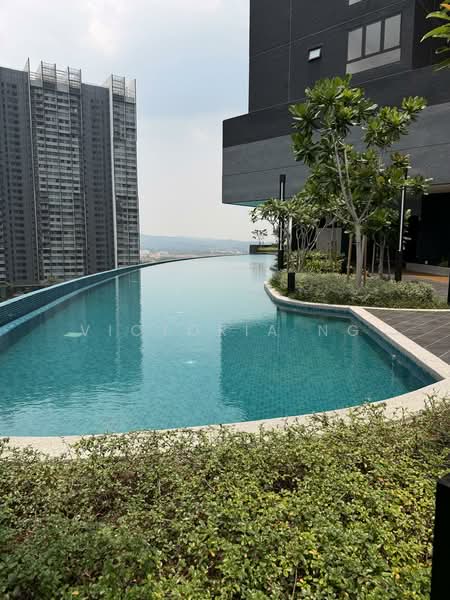 Servis Apartment untuk Disewa di BeCentral @ i-City - Victoria Ng - Pool - PropertyGuru.com.my