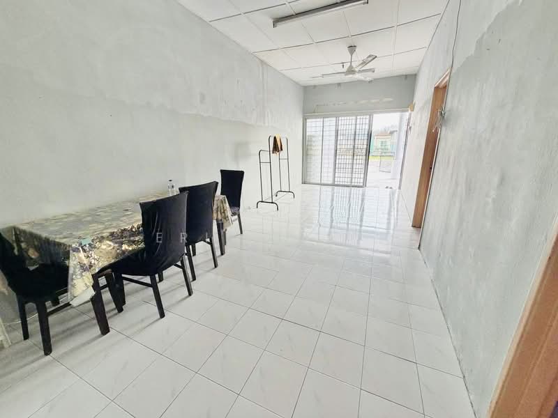 Terraced House for Rent in Banting (Selangor) - Erin Yusof - Dining Room - PropertyGuru.com.my
