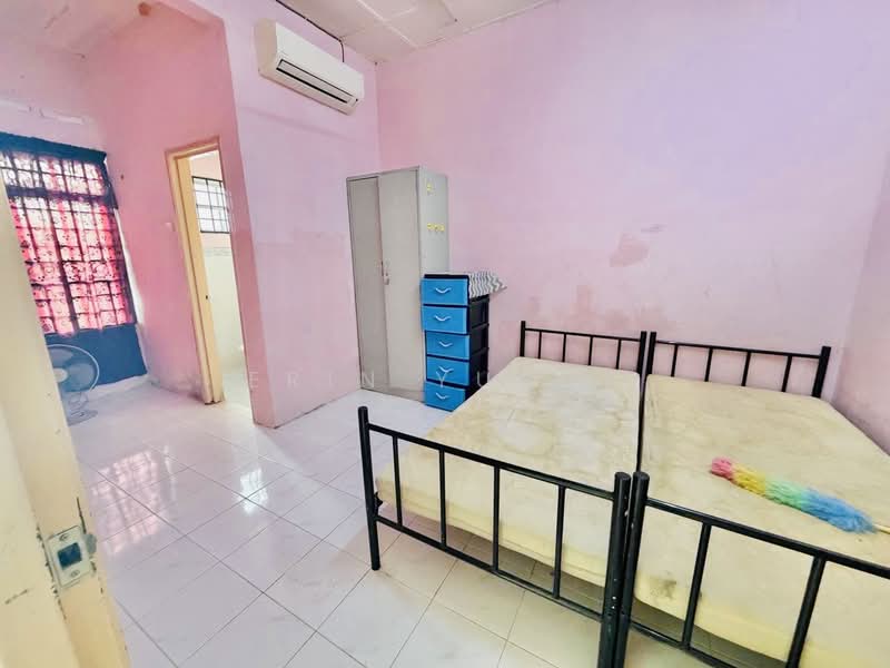 Terraced House for Rent in Banting (Selangor) - Erin Yusof - Bedroom - PropertyGuru.com.my