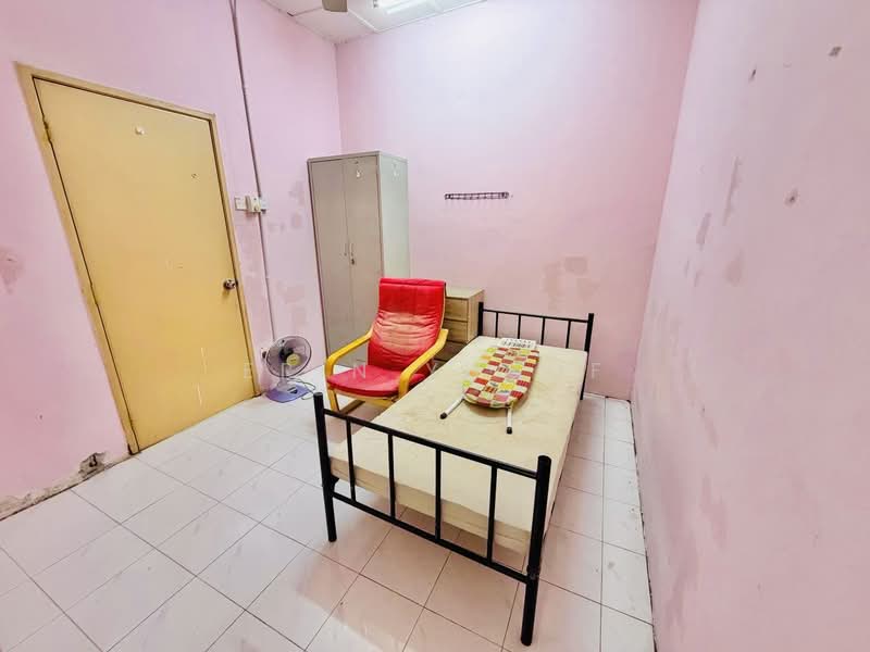 Terraced House for Rent in Banting (Selangor) - Erin Yusof - Bedroom - PropertyGuru.com.my