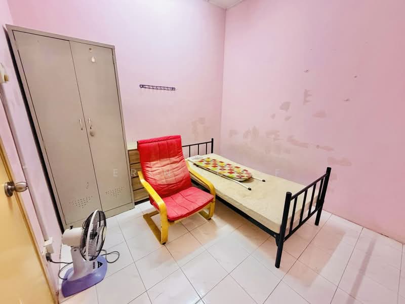 Terraced House for Rent in Banting (Selangor) - Erin Yusof - Bedroom - PropertyGuru.com.my