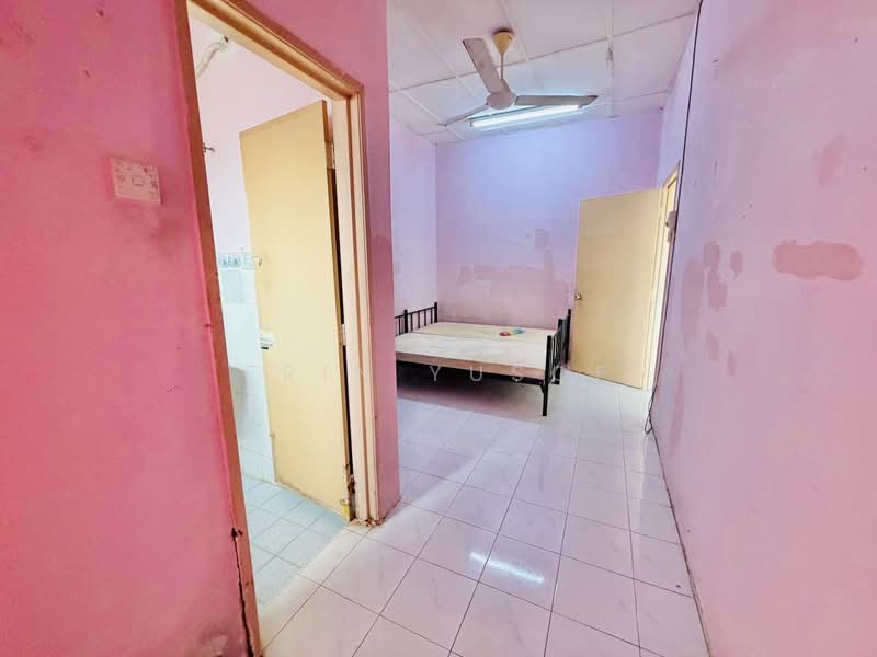 Terraced House for Rent in Banting (Selangor) - Erin Yusof - Bedroom - PropertyGuru.com.my