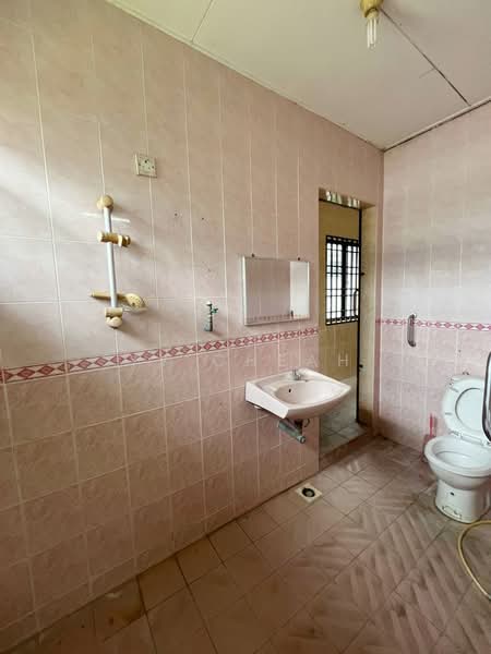 Rumah Teres 2 Tingkat untuk Dijual di Taman Melor (Ipoh) - YY Cheah - Bathroom - PropertyGuru.com.my