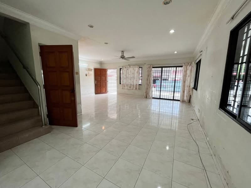 Rumah Teres 2 Tingkat untuk Dijual di Taman Melor (Ipoh) - YY Cheah - Living Room - PropertyGuru.com.my