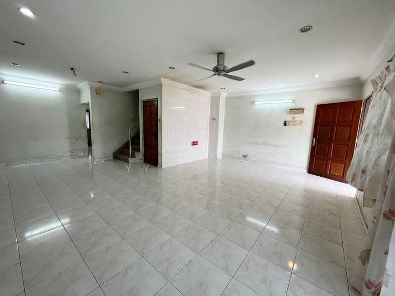 Rumah Teres 2 Tingkat untuk Dijual di Taman Melor (Ipoh) - YY Cheah - Living Room - PropertyGuru.com.my