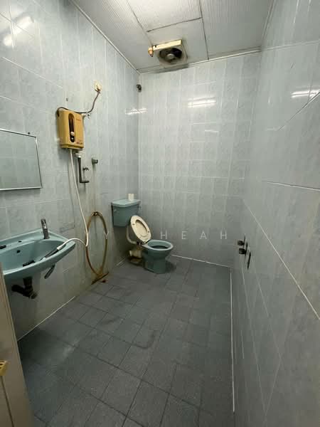 Rumah Teres 2 Tingkat untuk Dijual di Taman Melor (Ipoh) - YY Cheah - Bathroom - PropertyGuru.com.my