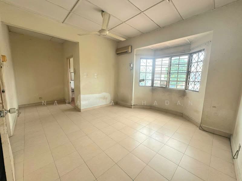 2-storey Terraced House for Sale in TTDI Jaya (Shah Alam) - Natasha Shadan - Living Room - PropertyGuru.com.my