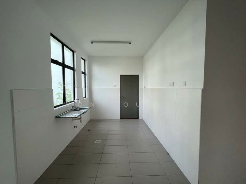 Rumah Kluster untuk Dijual di Taman Mutiara Mas (Skudai) - Wong Ouray - Kitchen - PropertyGuru.com.my