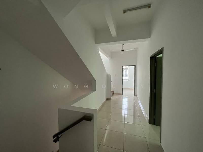 Rumah Kluster untuk Dijual di Taman Mutiara Mas (Skudai) - Wong Ouray - Corridor - PropertyGuru.com.my