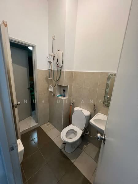 Rumah Teres 2 Tingkat untuk Dijual di Setia Tropika (Johor Bahru) - Nur Diyanah - Bathroom - PropertyGuru.com.my