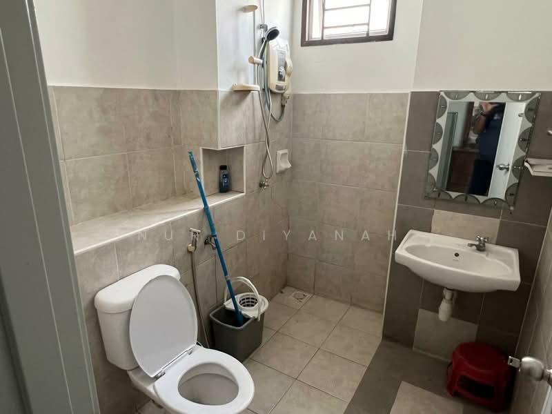Rumah Teres 2 Tingkat untuk Dijual di Setia Tropika (Johor Bahru) - Nur Diyanah - Bathroom - PropertyGuru.com.my