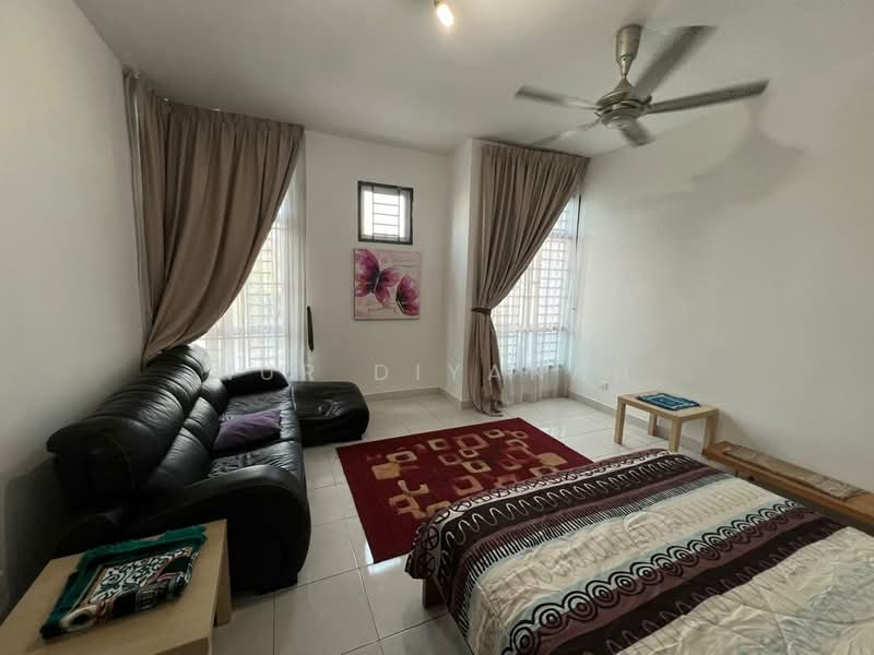 Rumah Teres 2 Tingkat untuk Dijual di Setia Tropika (Johor Bahru) - Nur Diyanah - Master Bedroom - PropertyGuru.com.my