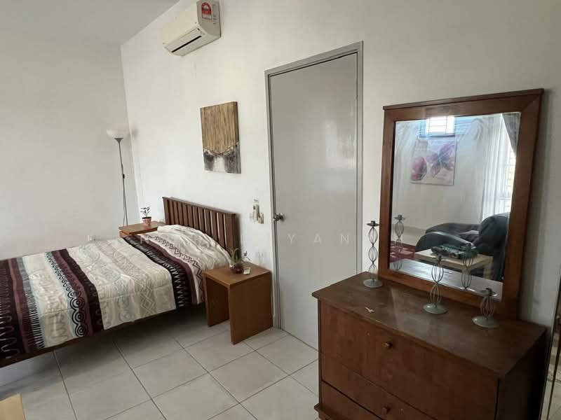 Rumah Teres 2 Tingkat untuk Dijual di Setia Tropika (Johor Bahru) - Nur Diyanah - Master Bedroom - PropertyGuru.com.my