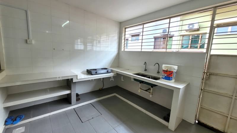 2-storey Terraced House for Sale in Bandar Kinrara Seksyen 9 (Bandar Kinrara) - Michiall Lee - Kitchen - PropertyGuru.com.my