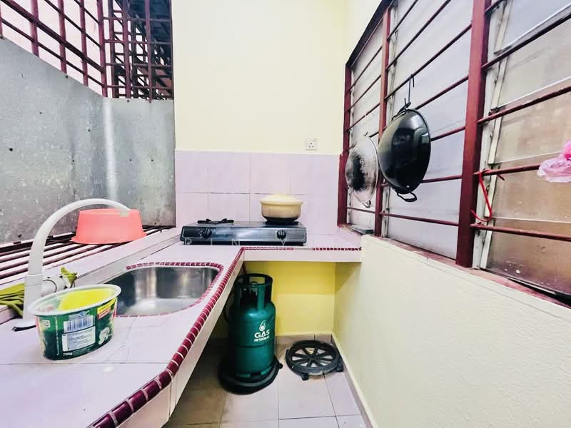 Flat for Rent at Flat PKNS Section 7 - Erin Yusof - Kitchen - PropertyGuru.com.my