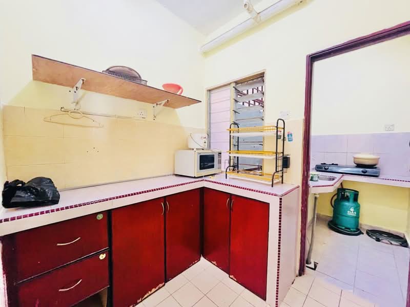 Flat for Rent at Flat PKNS Section 7 - Erin Yusof - Kitchen - PropertyGuru.com.my