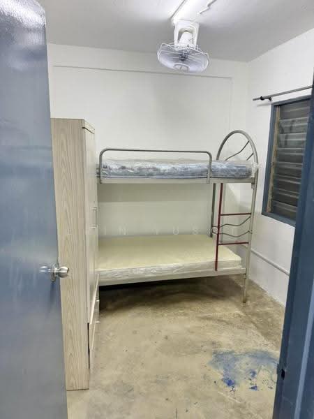 Rumah Flat untuk Disewa di Flat PKNS Section 7 - Erin Yusof - Bedroom - PropertyGuru.com.my