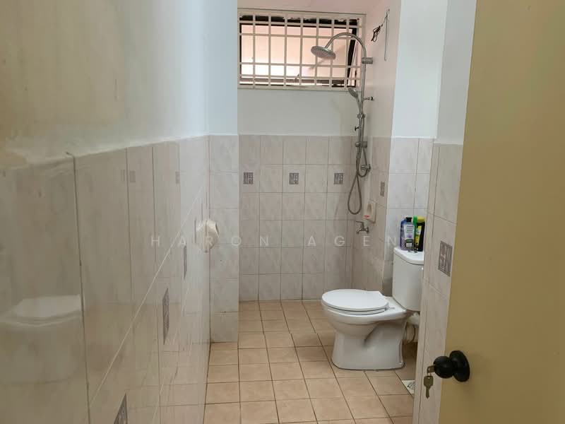 Kondominium untuk Dijual di Cyberia Smart Homes - Haron Agen - Bathroom - PropertyGuru.com.my