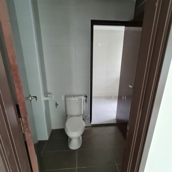 Service Residence for Sale at KSL Residence @ Daya - Steve Tah - Bathroom - PropertyGuru.com.my