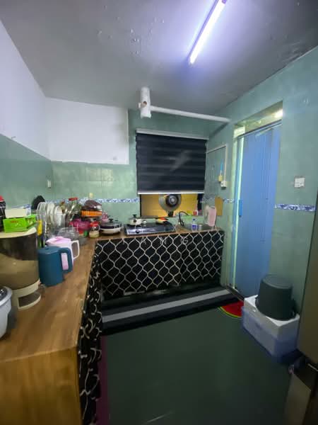 Rumah Flat untuk Disewa di Taman Daya - Jalan Pinang 3, 4 - Hong Xuan Tang - Kitchen - PropertyGuru.com.my