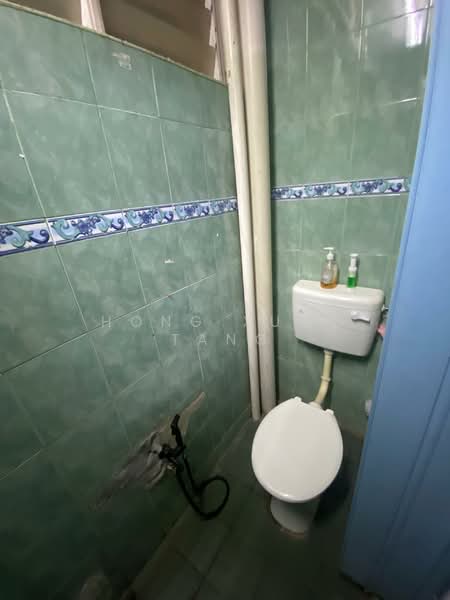 Rumah Flat untuk Disewa di Taman Daya - Jalan Pinang 3, 4 - Hong Xuan Tang - Bathroom - PropertyGuru.com.my