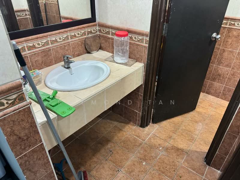 Office for Rent in Mutiara Damansara (Selangor) - Raymond Tan - Bathroom - PropertyGuru.com.my