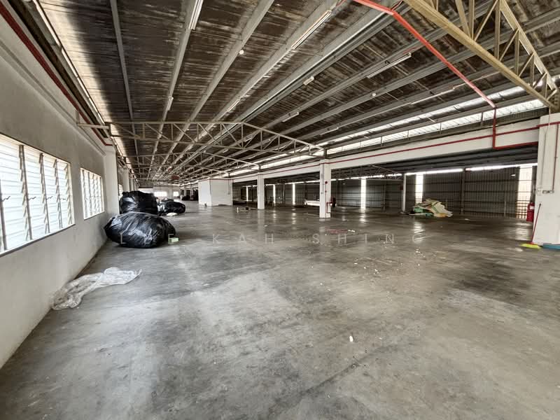 Warehouse for Rent in Sungai Buloh (Selangor) - Lee Kah Shing - Interior - PropertyGuru.com.my