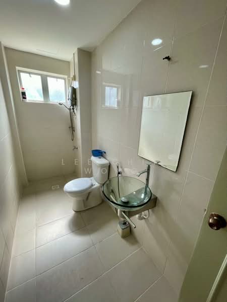 Pangsapuri untuk Dijual di Desa Skudai Apartment - Lee Chin Wong - Bathroom - PropertyGuru.com.my