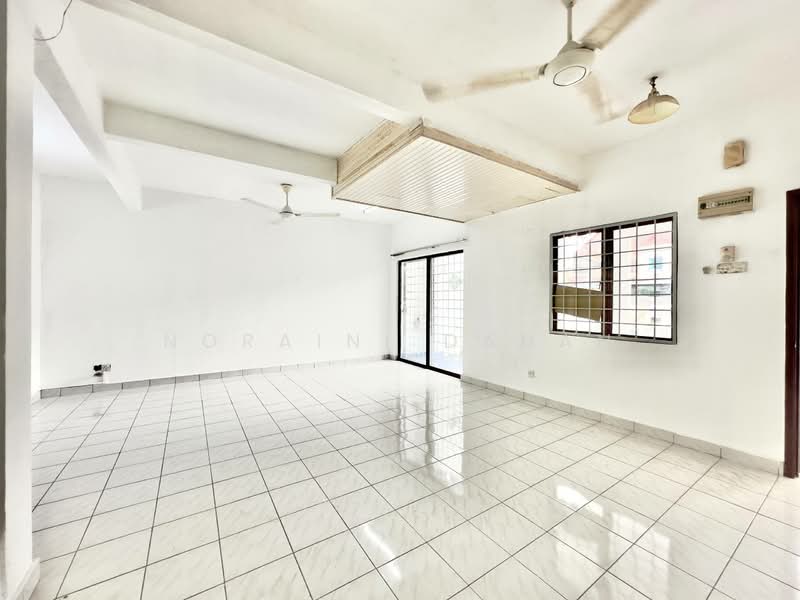 2-storey Terraced House for Sale in Shah Alam (Selangor) - Noraini Dahan - Living Room - PropertyGuru.com.my