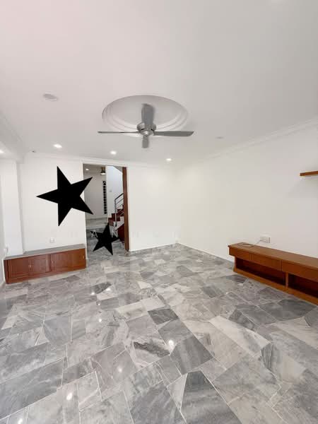 Rumah Teres 2 Tingkat untuk Dijual di Taman Wawasan (Puchong) - Shannon Soo - Living Room - PropertyGuru.com.my