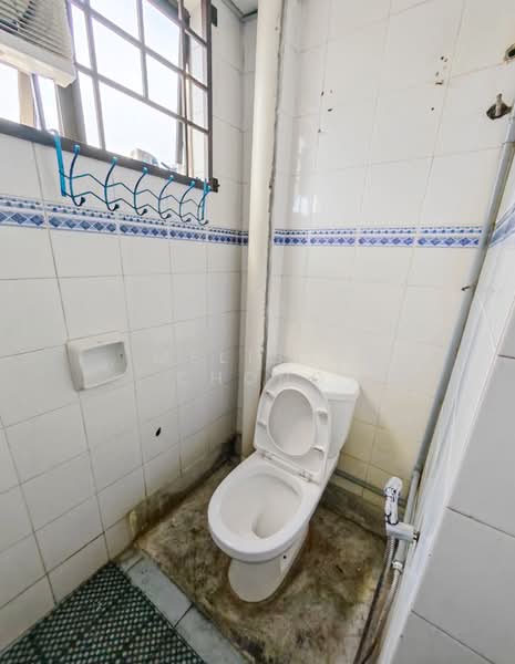 Office for Rent in Taman Pinggiran Putra (Seri Kembangan) - Melissa Chong - Bathroom - PropertyGuru.com.my