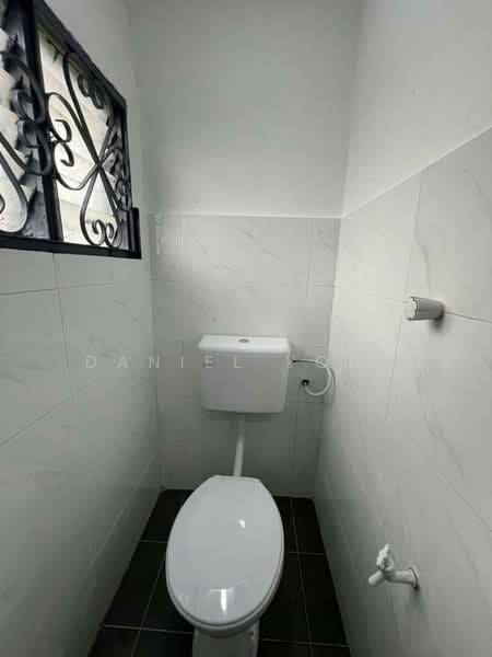 Rumah Teres 1 Tingkat untuk Dijual di Taman Saleng (Kulai) - Daniel Yong - Bathroom - PropertyGuru.com.my