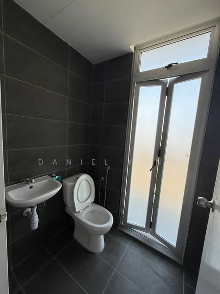 Servis Apartment untuk Dijual di Midas @ Seri Alam - Daniel Yong - Bathroom - PropertyGuru.com.my