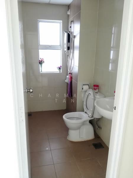Kondominium untuk Dijual di The iResidence - Charmaine Tan - Bathroom - PropertyGuru.com.my