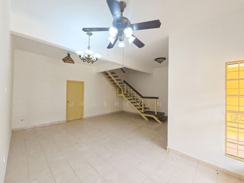 2-storey Terraced House for Sale in Taman Desaria (Nilai) - Nurashekin . - Living Room - PropertyGuru.com.my