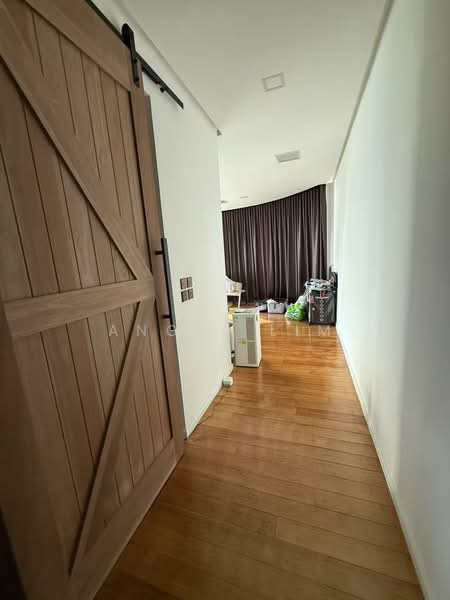 Servis Apartment untuk Disewa di The Oval - Angel Lim - Corridor - PropertyGuru.com.my